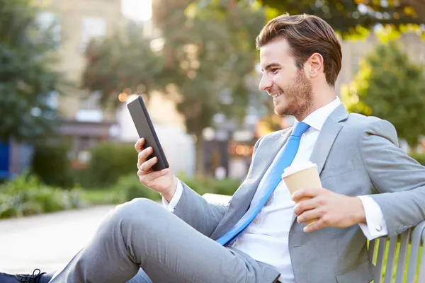 Businessman  Using Digital Tablet — Stock Photo, Image