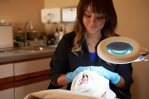 Woman Having dermabrasion Cosmetic Treatment — Stock Photo, Image