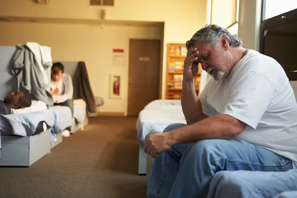 Men  In Homeless Shelter — Stock Photo, Image