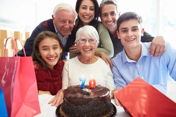 Familjen firar 70-årsdag — Stockfoto