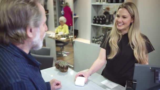 Senior Man Making Contactless Payment Stylist Salon Credit Card — Stock Video