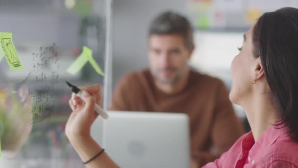 Businesswoman Creative Office Writing Ideas Transparent Screen Talking Male Colleague — Stock video