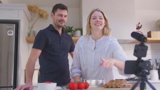 Para Vlogging Podejmowania Social Media Wideo Żywności Domu Kuchni Telefon — Wideo stockowe
