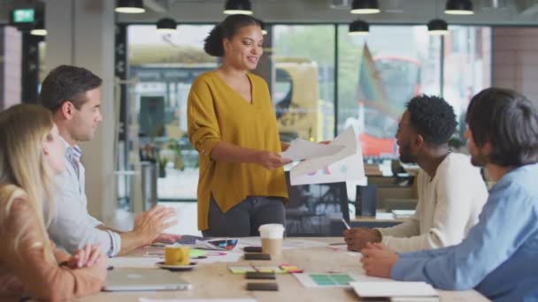 Businesswoman Giving Presentation Colleagues Sitting Table Modern Open Plan Office — Stock Video