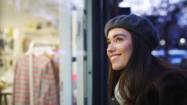 Evening View Woman Window Shopping Looking Display Fashion Store Shot — 图库视频影像