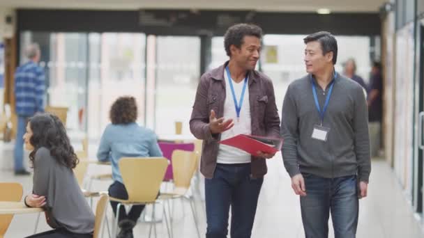 Two Male Mature Students Teachers Walking Communal Hall Busy College — 图库视频影像