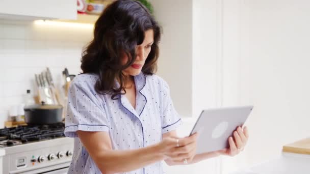 Mature Hispanic Woman Pyjamas Home Kitchen Checks Hair Appearance Digital – Stock-video