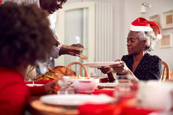 Grandfather Carving Serving Multi Generation Family Enjoy Eating Christmas Meal — Stock Photo, Image