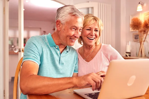 Senior Retired Couple Sitting Sofa Home Shopping Booking Holiday Laptop — Stock Photo, Image