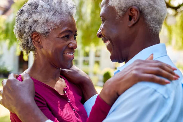 Loving Senior Couple Standing Garden Home Retirement — Stock Photo, Image