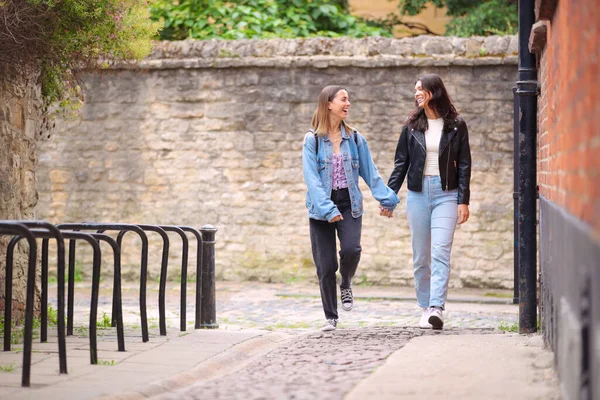 Same Sex Female Couple Sightseeing Hold Hands Walk Oxford — Stock Photo, Image