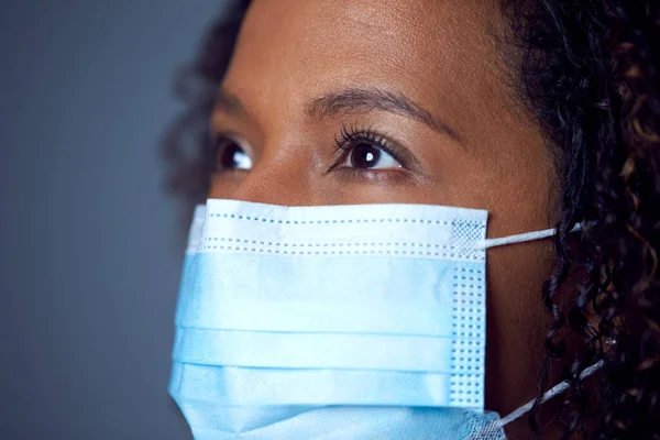 Close Studio Retrato Médico Feminino Epi Com Máscara Facial — Fotografia de Stock