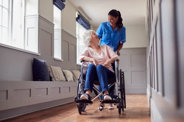 Senior Woman Home Being Pushed Wheelchair Female Care Worker Uniform — Foto Stock