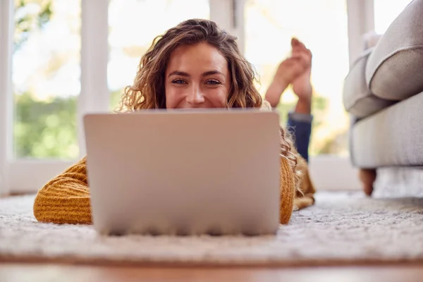 Woman Warm Jumper Lying Floor Home Using Laptop — Foto Stock