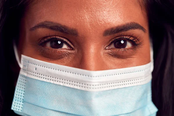 Close Portret Van Vrouw Volwassen Vrouw Dragen Gezicht Masker Voorkant — Stockfoto