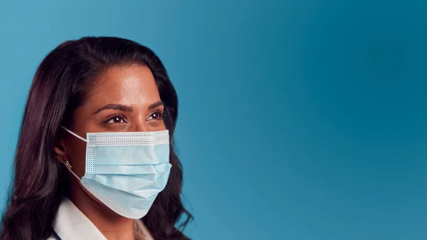 Close Female Mature Nurse Uniform Wearing Face Mask Front Blue — Foto Stock