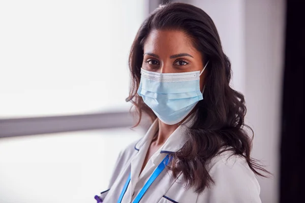 Portrait Female Mature Nurse Uniform Wearing Face Mask Hospital — Foto Stock