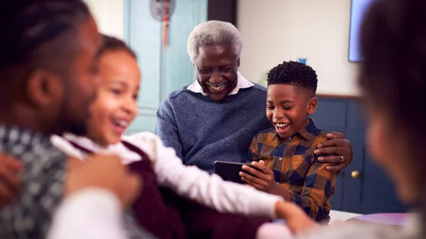 Grandfather Grandchildren Playing Game Mobile Phone Home — Stok fotoğraf