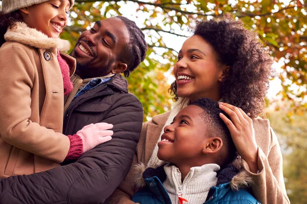 Smiling Family Walk Countryside Autumn Trees — Fotografia de Stock