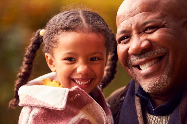 Portrait Grandfather Carrying Granddaughter Walk Autumn Countryside Together — 스톡 사진