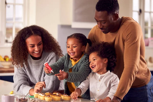 Family Baking Cupcakes Sitting Kitchen Counter Home — Stockfoto