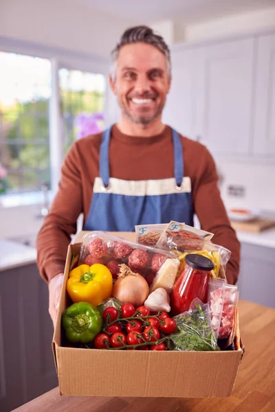 Portrait Mature Man Unpacking Online Meal Food Recipe Kit Delivered — Foto de Stock