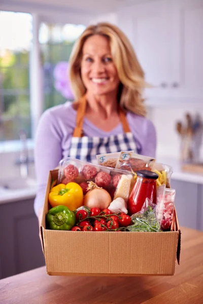 Portrait Mature Woman Unpacking Online Meal Food Recipe Kit Delivered — Fotografia de Stock