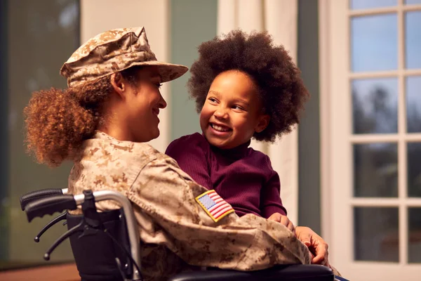 Injured Female American Soldier Wearing Uniform Sitting Wheelchair Holds Hugging — Fotografia de Stock