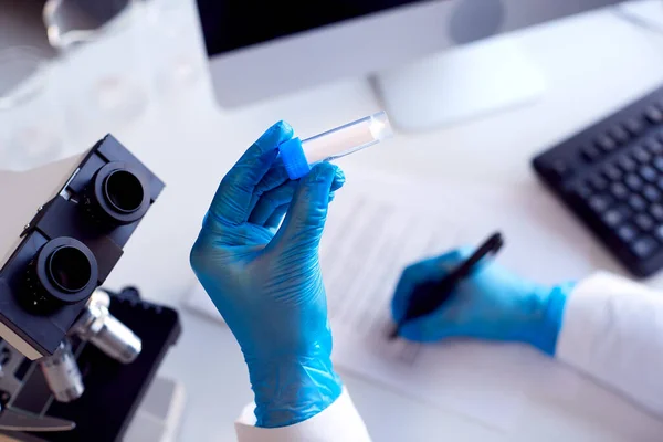 Close Lab Worker Conducting Research Using Microscope Holding Test Tube — Fotografia de Stock