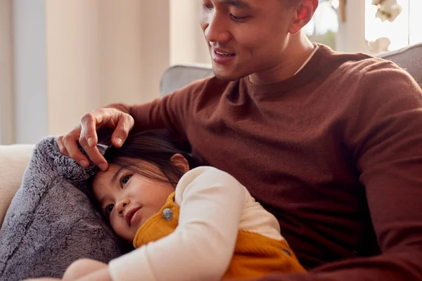 Family Home Dad Cuddling Sofa Daughter — Fotografia de Stock