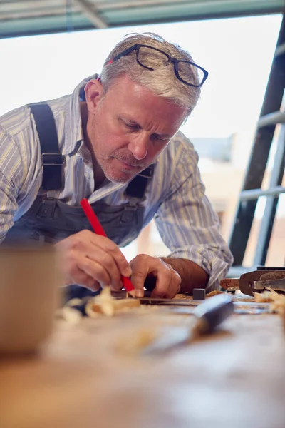 Mature Male Carpenter Garage Workshop Marking Wood Pencil Steel Ruler — Fotografia de Stock