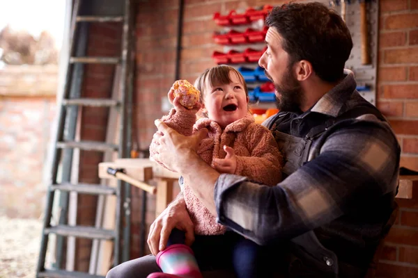 Father Sitting Syndrome Daughter Eating Cupcake Garage Workshop Home Together — Foto Stock