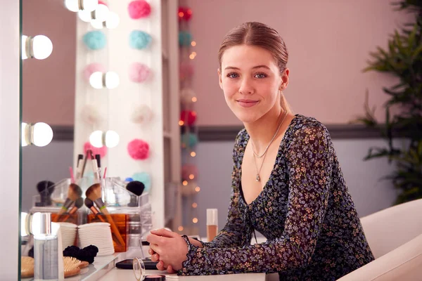 Portrait Smiling Teenage Girl Sitting Make Mirror Bedroom Home — Stock Photo, Image