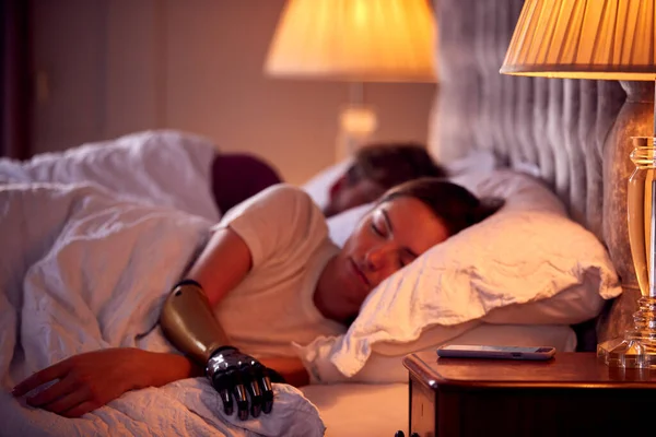 Couple Woman Prosthetic Arm Sleeping Bed Home — Fotografia de Stock