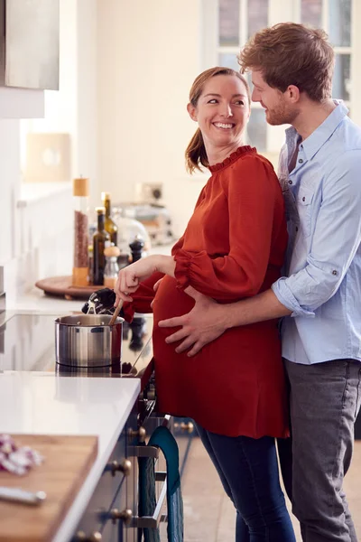 Pregnant Couple Woman Prosthetic Arm Preparing Meal Kitchen Together — ストック写真
