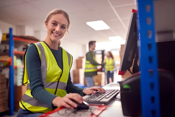 Portrait Female Worker Busy Modern Warehouse Working Computer Terminal — Stock Photo, Image