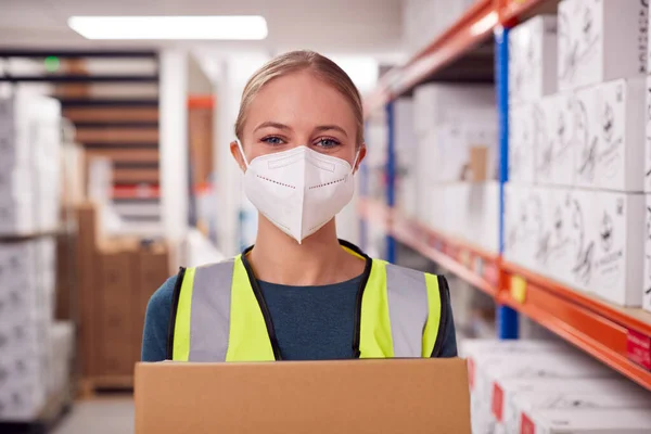 Portrait Female Worker Wearing Ppe Face Mask Holding Box Warehouse — Foto de Stock
