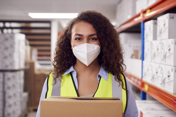 Portrait Female Worker Wearing Ppe Face Mask Holding Box Warehouse — Photo