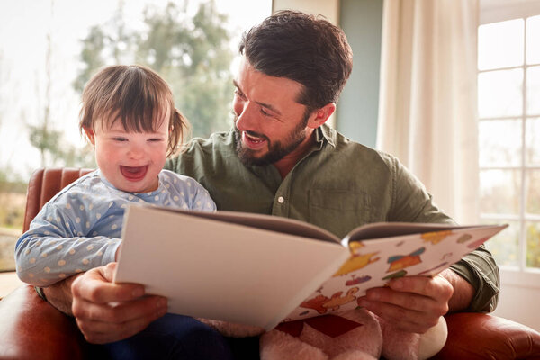 Father Syndrome Daughter Reading Book Home Together Royalty Free Stock Images