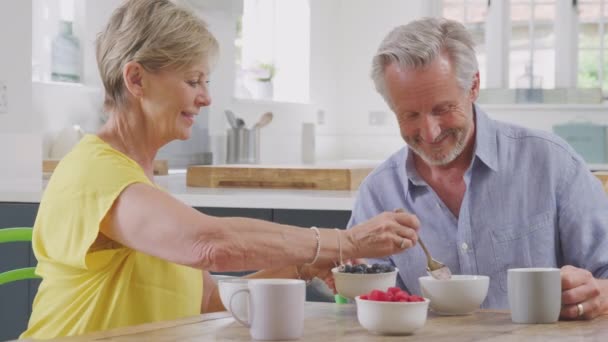 Retired Couple Sitting Table Home Having Healthy Breakfast Fruit Together — Vídeos de Stock