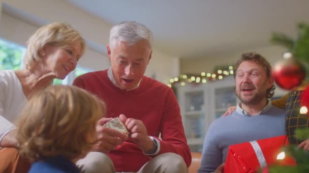 Grandfather Unwrapping Present Watch Multi Generation Family Exchange Gifts Christmas — Vídeo de Stock