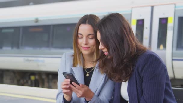 Two Businesswomen Commuting Work Waiting Train Station Platform Taking Selfie — ストック動画