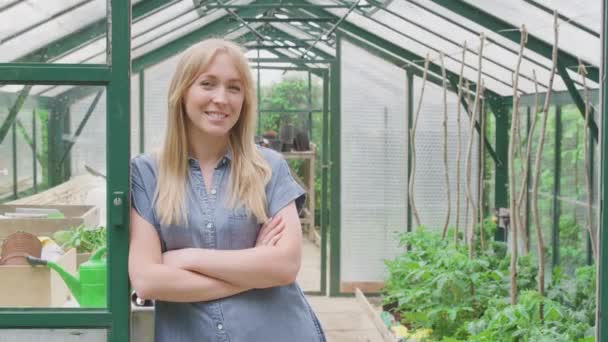 Portrait Smiling Woman Growing Vegetables Standing Doorway Greenhouse Folding Arms — Video Stock