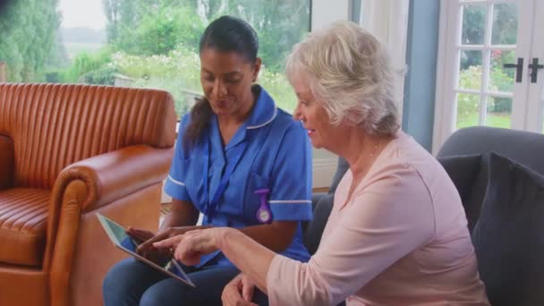 Senior Woman Home Talking Female Nurse Care Worker Uniform Using — Stockvideo