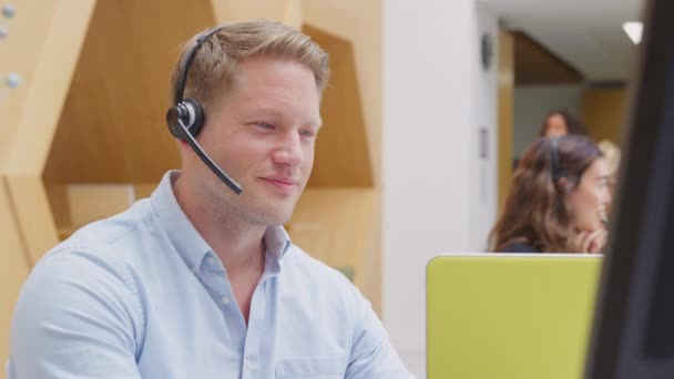 Camera Tracks Screen Showing Businessman Wearing Wireless Headset Microphone Sitting — Vídeos de Stock