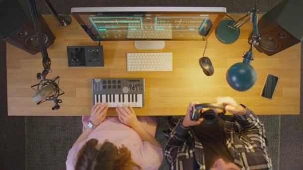 Overhead View Male Female Musicians Workstation Keyboard Microphone Studio Night — Vídeo de stock