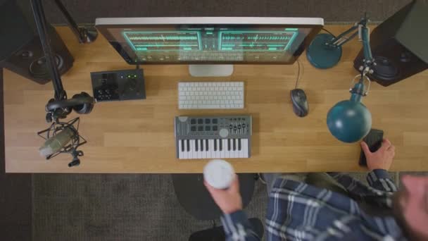 Overhead View Male Musician Workstation Keyboard Microphone Putting Headphones Turning — Vídeo de stock