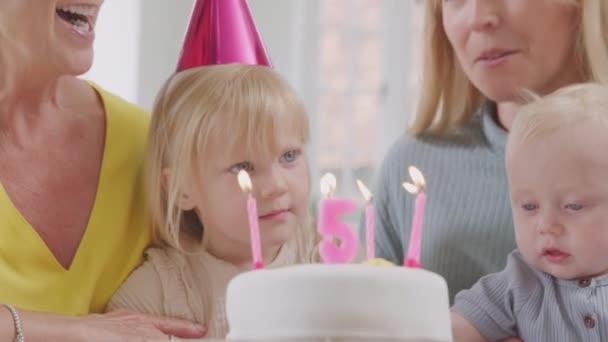 Multi Generation Family Meeting Home Celebrate Granddaughter Fifth Birthday Party — Stock Video