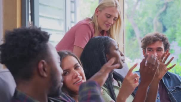 Multi Cultural Group Friends Sitting Sofas Home Enjoying Talking Together — Vídeo de Stock