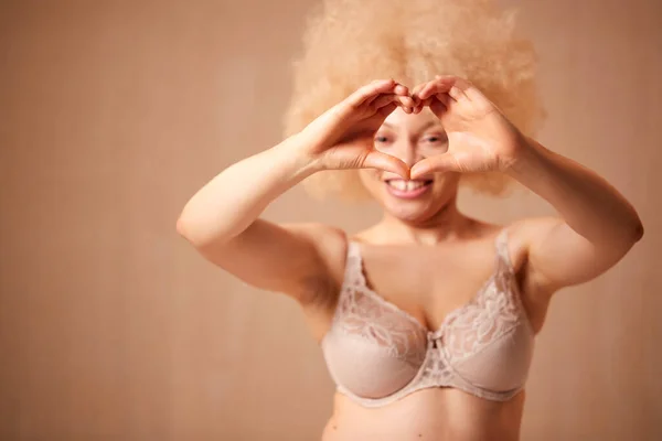 Studio Shot Natural Woman Underwear Making Heart Shape Hands Promoting — Stock Photo, Image
